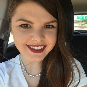 Meet your Posher, Caitlin